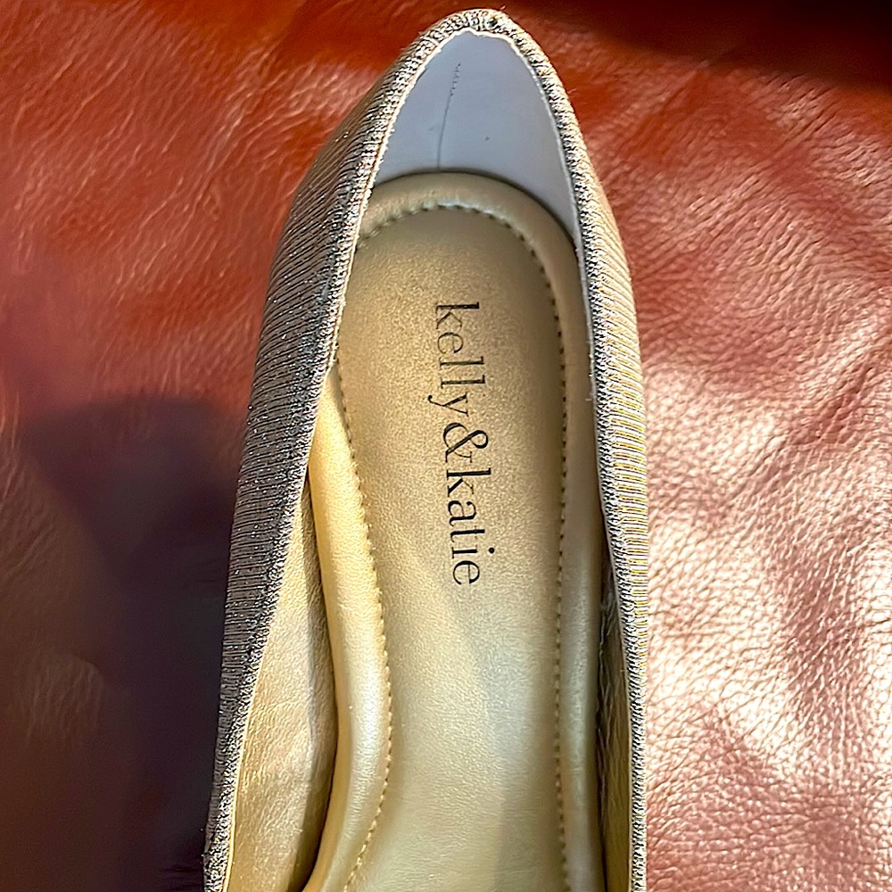 Great Wedding or Special Occasion shoes. Kelly & Katie brand size 7.5 W. - Picture 5 of 11